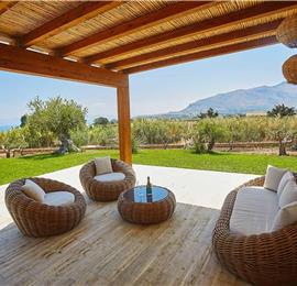 3 bedroom villa with infinity pool and jacuzzi, Scopello, sleeps 5-6